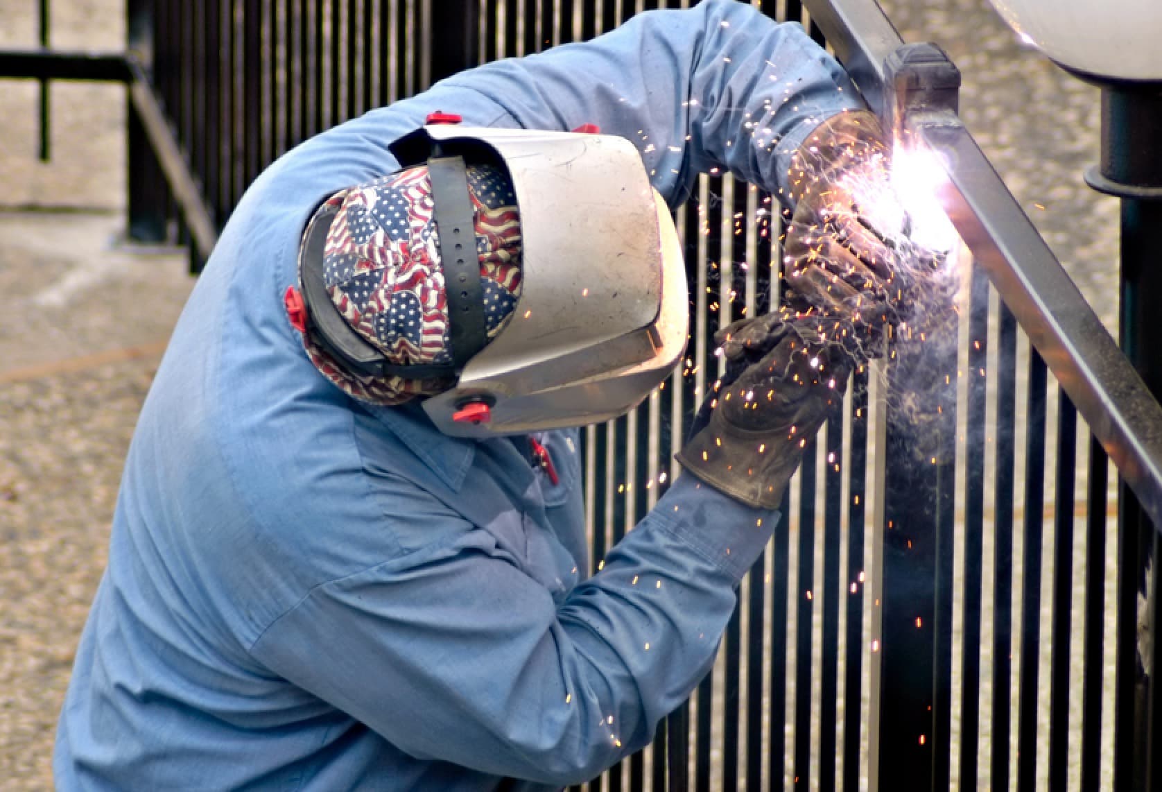 Yes, you can install a fence in the winter
