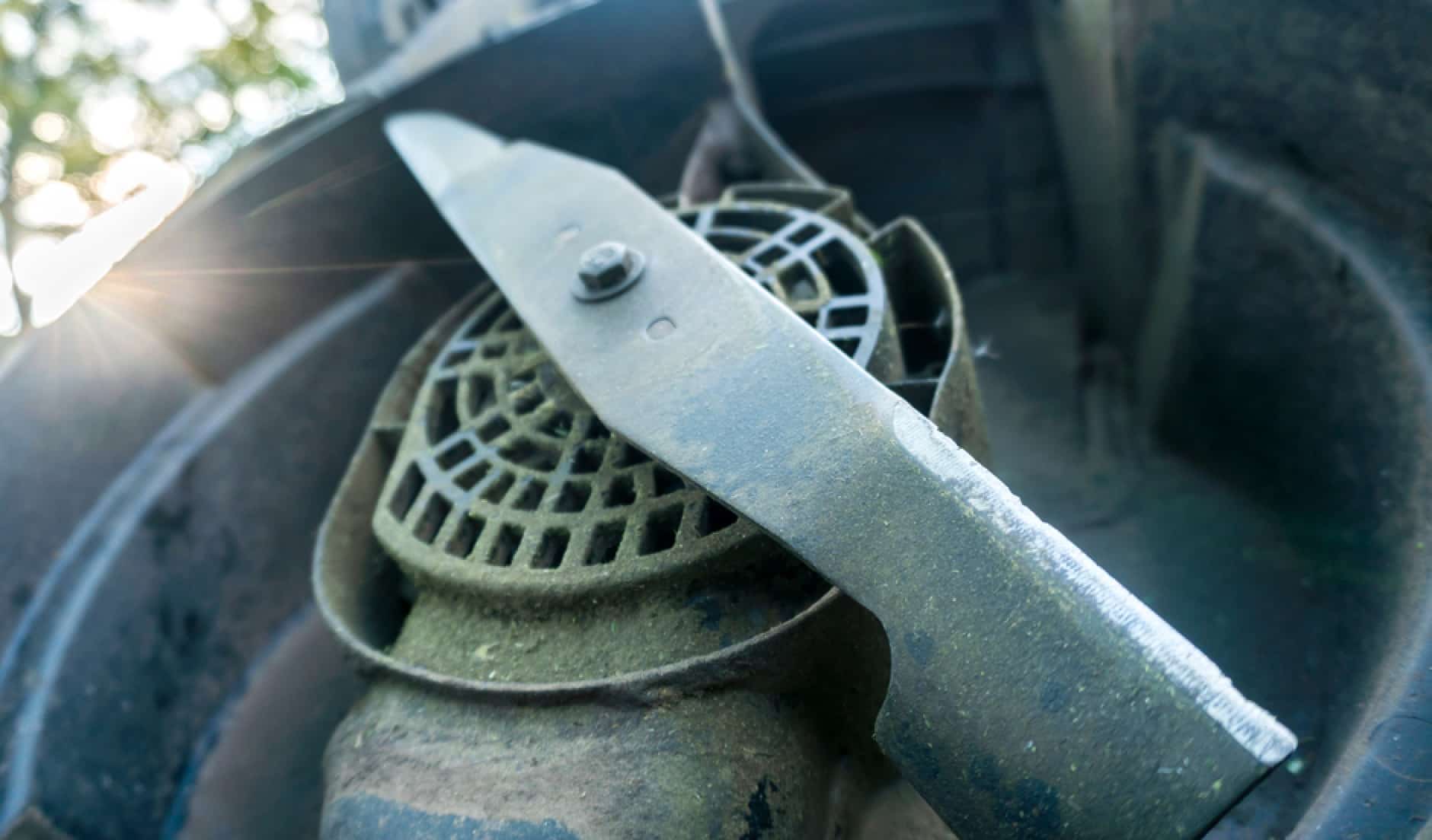 How to swap a mower blade to keep it from vibrating