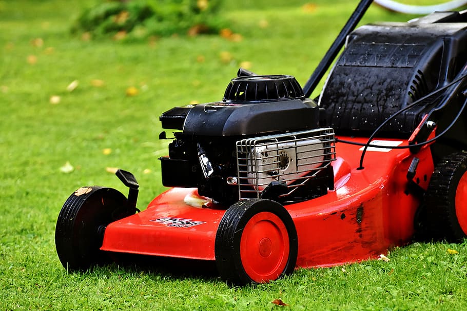 Lawn mower blade spins freely