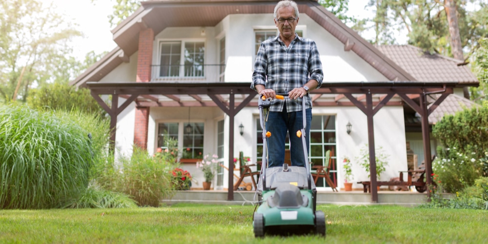 Can You Mow In Light Rain