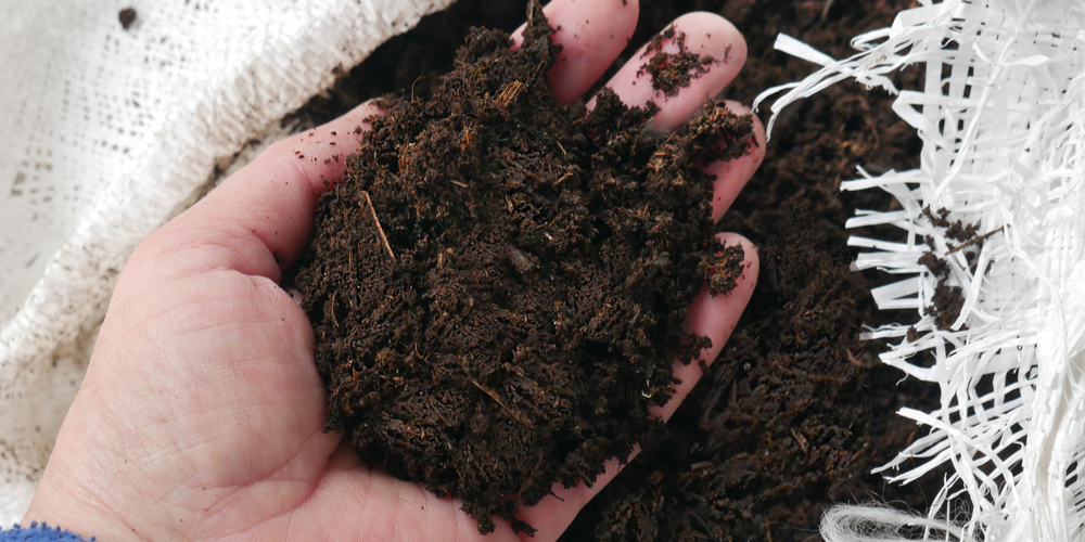 how much potting soil to fill a 5 gallon bucket