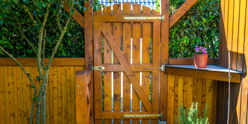 average fence gate width