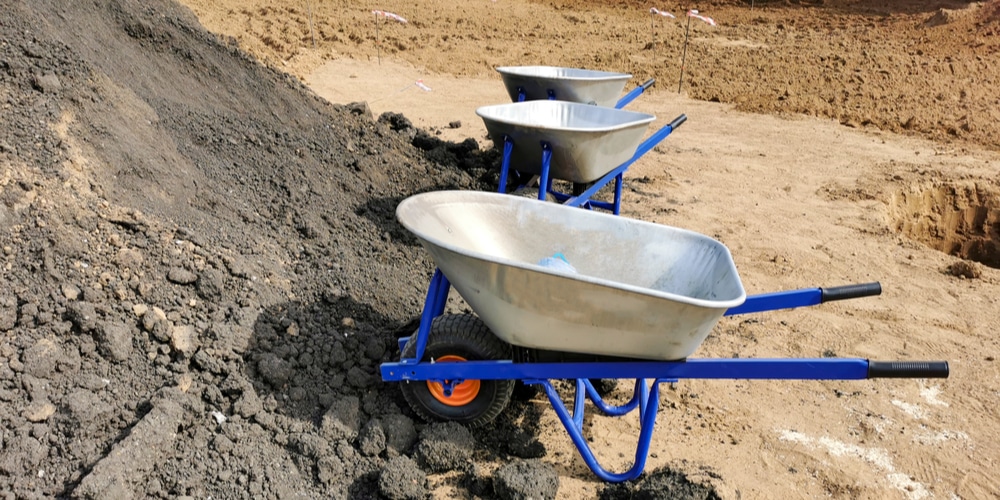 Two wheeled wheelbarrow vs one wheeled wheelbarrow