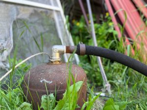 how to remove corrosion from garden hose